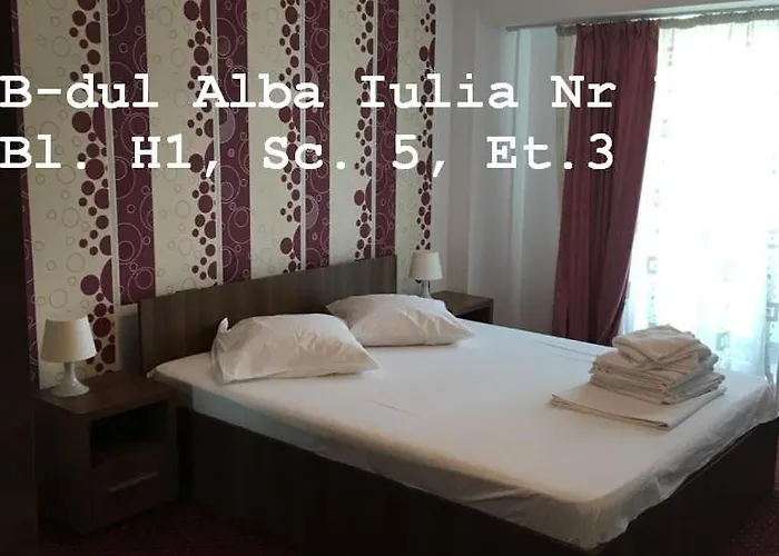 Alba Iulia Square - And 布加勒斯特