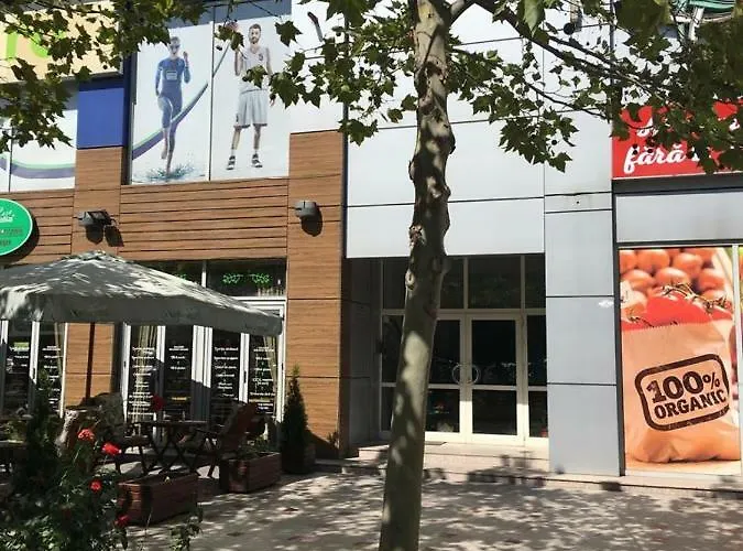 Alba Iulia Square - And 布加勒斯特