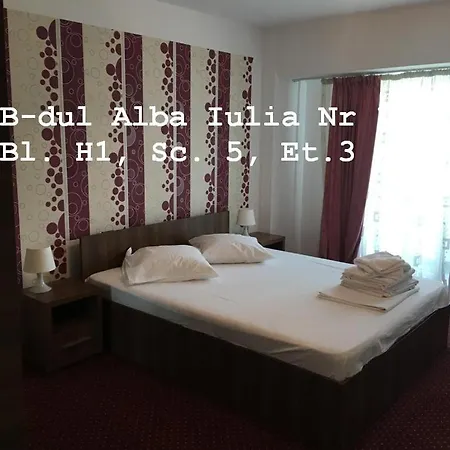 Alba Iulia Square - And בוקרשט