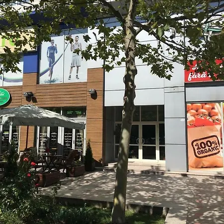 Alba Iulia Square - And בוקרשט